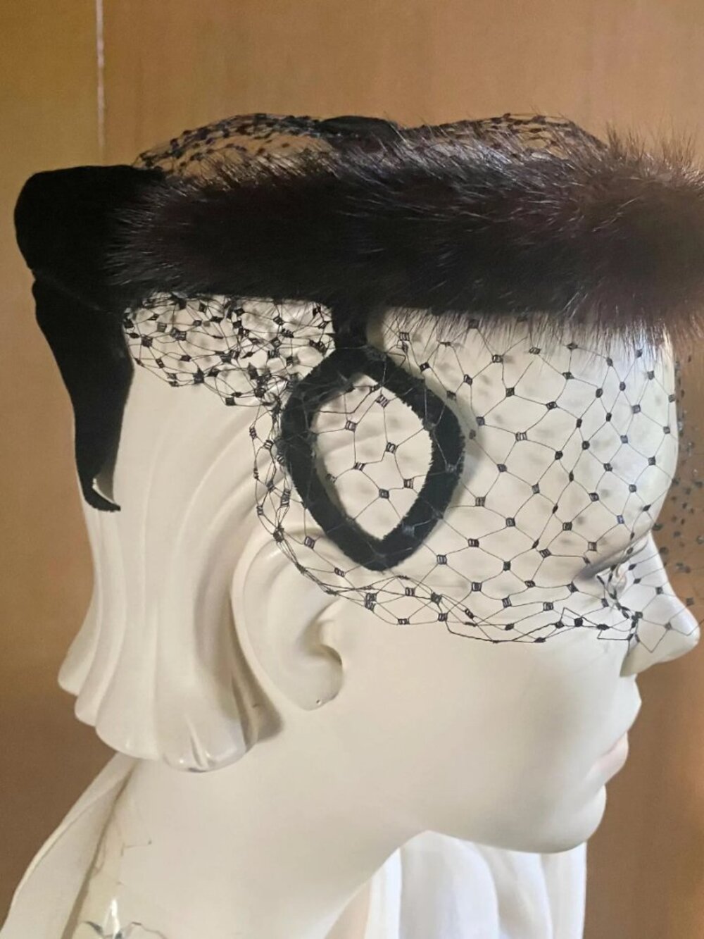 Mink Veiled Halo Fascinator Black Velvet Bow and Velvet Placement Pieces circa 1 - Picture 2 of 5